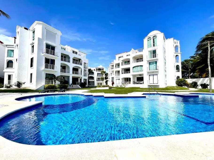 Luxurious Lagoon-Front Apartment In Hotel Zone Tranquility Meets Elegance Near Top Attractions And Beaches Cancun