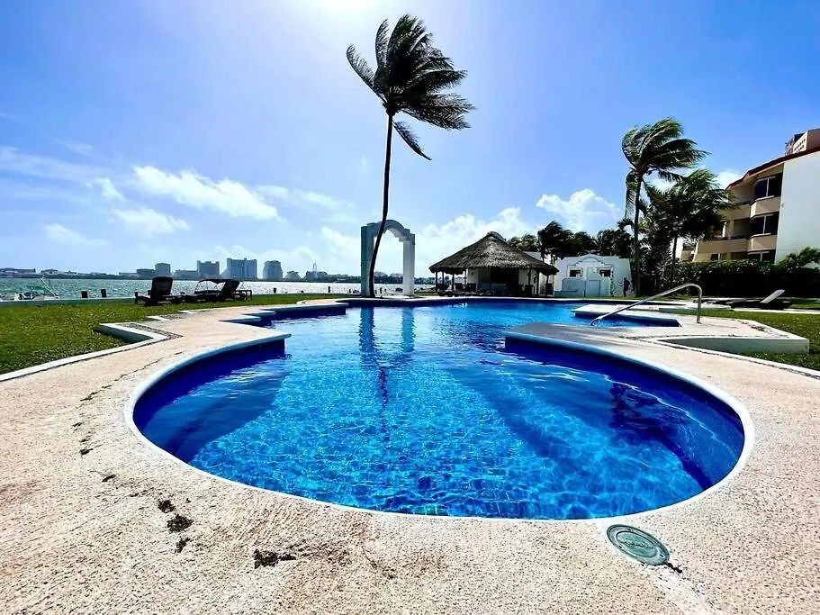 Luxurious Lagoon-Front Apartment In Hotel Zone Tranquility Meets Elegance Near Top Attractions And Beaches Cancun