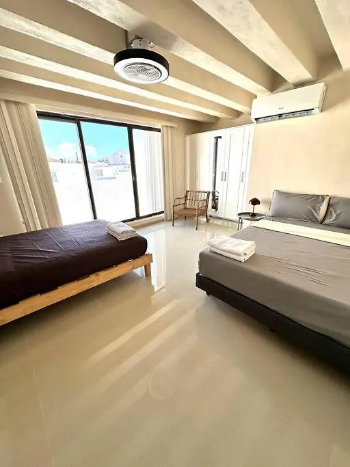 Luxurious Lagoon-Front Apartment In Hotel Zone Tranquility Meets Elegance Near Top Attractions And Beaches Cancun