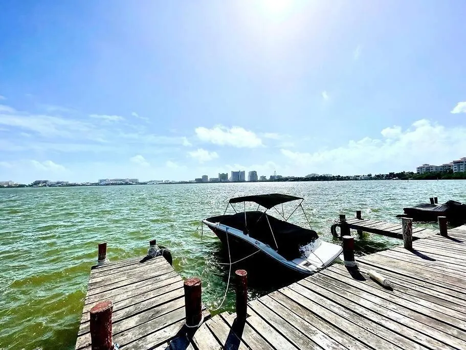 Luxurious Lagoon-Front Apartment In Hotel Zone Tranquility Meets Elegance Near Top Attractions And Beaches Cancun