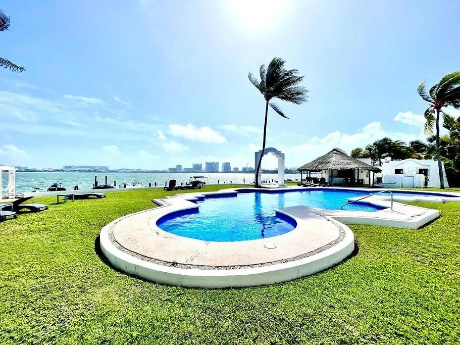 Luxurious Lagoon-Front Apartment In Hotel Zone Tranquility Meets Elegance Near Top Attractions And Beaches Cancun Mexico